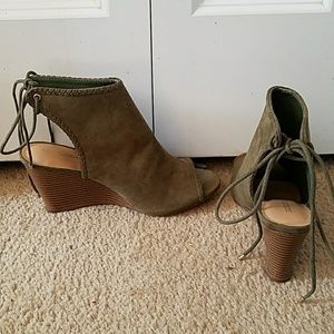 Wedge sandals